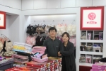 김동국 박원경씨 부부가 진주중앙유등시장에서 3대를 이어 속옷전문 가게를 운영해 오고 있다.
